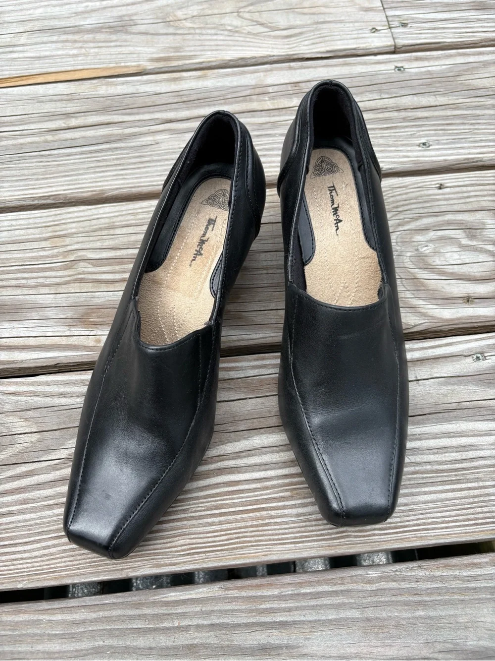 Thom McAn Women’s Black Leather Slip-On Square-Toe Loafers Size 9W
